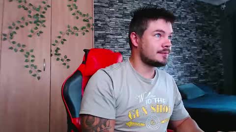 blueeyeboy0 online show from 11/07/25, 06:46