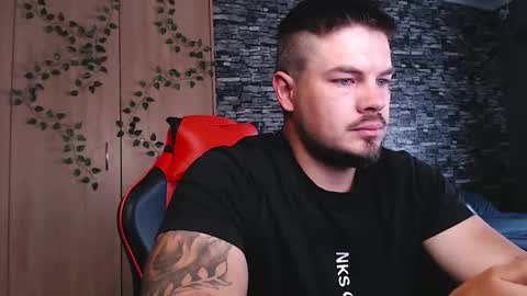 blueeyeboy0 online show from 11/10/25, 11:53