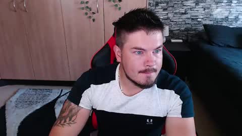 blueeyeboy0 online show from 11/20/25, 08:03