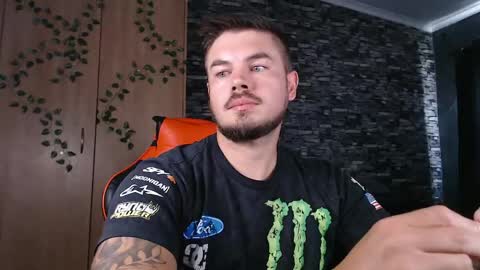 blueeyeboy0 online show from 04/20/26, 12:08