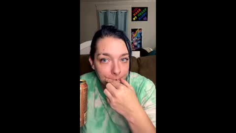 Snapshot of blueeyedbeauty92 chatting on 11/19/25, 05:40 blueeyedbeauty92 online show from 11/19/25, 05:40