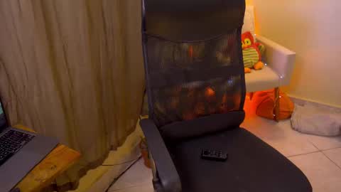 FLORAA online show from 10/25/25, 02:02