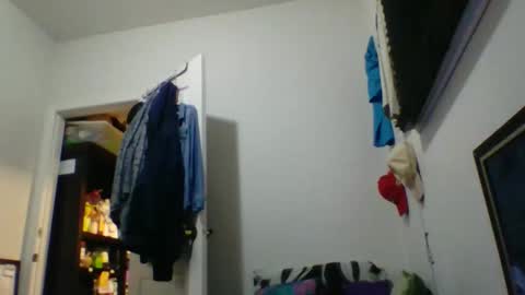 Snapshot of bluevegeta143 chatting on 02/15/26, 10:03 bluevegeta143 online show from 02/15/26, 10:03