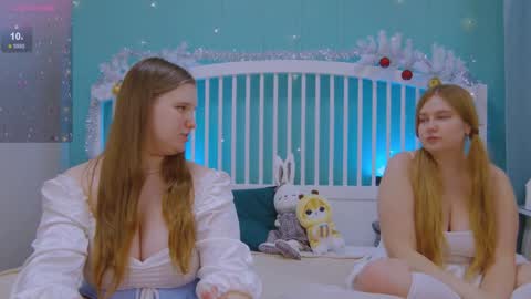 Snapshot of blush_ellie chatting on 01/11/25, 05:40 Ellie3 online show from 01/11/25, 05:40