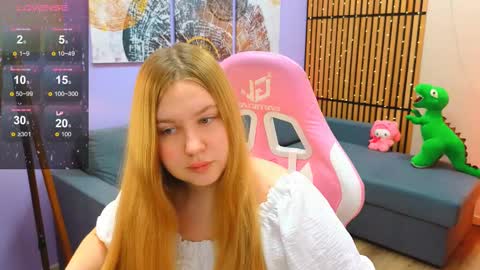 Snapshot of blush_ellie chatting on 02/13/25, 02:20 Ellie3 online show from 02/13/25, 02:20