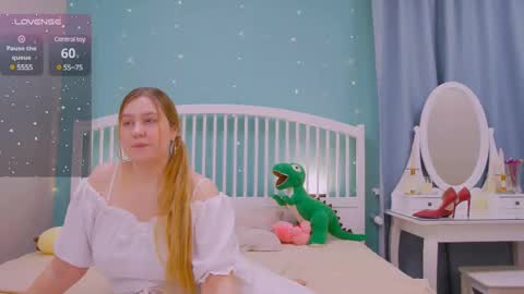 Snapshot of blush_ellie chatting on 02/26/25, 05:39 Ellie3 online show from 02/26/25, 05:39