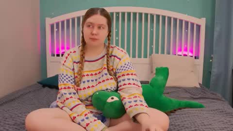 Snapshot of blush_ellie chatting on 11/17/25, 08:58 Ellie3 online show from 11/17/25, 08:58