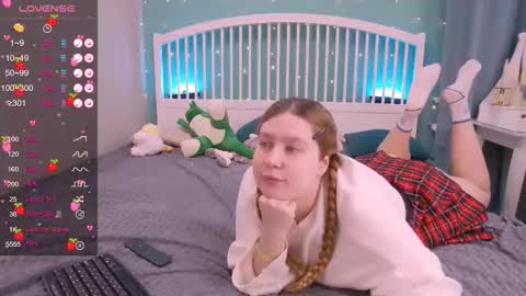 Snapshot of blush_ellie chatting on 11/23/25, 09:25 Ellie3 online show from 11/23/25, 09:25