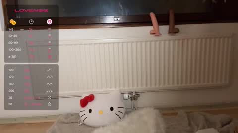 Snapshot of blushandburn chatting on 11/12/25, 05:35 Delle online show from 11/12/25, 05:35