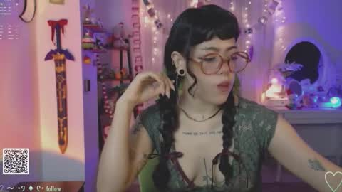 Snapshot of blushing_nymph chatting on 11/25/25, 03:39 Im Nym Justa nymph on twitter and IG online show from 11/25/25, 03:39