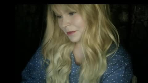 blushing_star online show from 12/18/25, 04:02