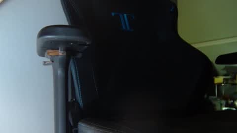 Snapshot of blzd5 chatting on 12/03/25, 03:36 blzd5 online show from 12/03/25, 03:36