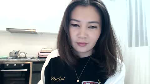 Snapshot of bmw_lovee chatting on 01/13/25, 04:19 Liya online show from 01/13/25, 04:19