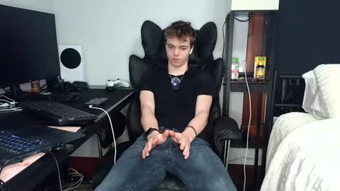 Snapshot of bobby72738 chatting on 09/09/25, 03:39 bobby72738 online show from 09/09/25, 03:39