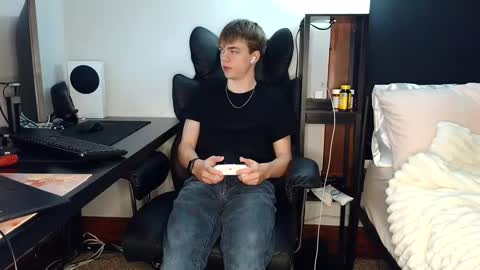 Snapshot of bobby72738 chatting on 09/19/25, 05:42 bobby72738 online show from 09/19/25, 05:42