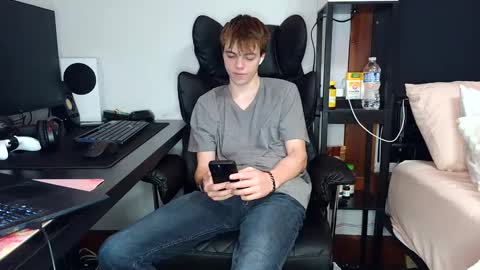 Snapshot of bobby72738 chatting on 09/24/25, 02:26 bobby72738 online show from 09/24/25, 02:26