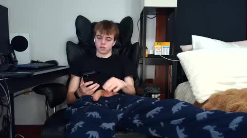 Snapshot of bobby72738 chatting on 09/25/25, 02:48 bobby72738 online show from 09/25/25, 02:48