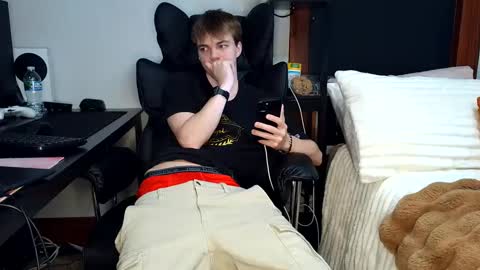 Snapshot of bobby72738 chatting on 09/28/25, 03:56 bobby72738 online show from 09/28/25, 03:56