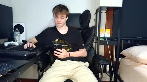 Snapshot of bobby72738 chatting on 09/28/25, 11:54 bobby72738 online show from 09/28/25, 11:54