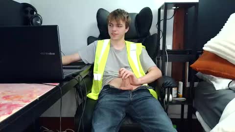 Snapshot of bobby72738 chatting on 10/15/25, 03:50 bobby72738 online show from 10/15/25, 03:50