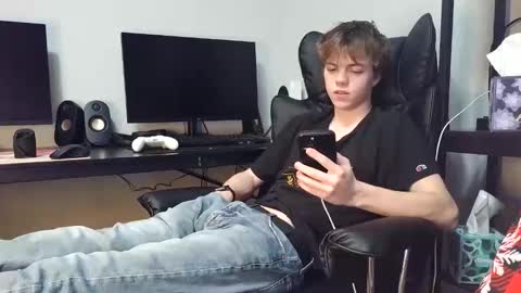 Snapshot of bobby72738 chatting on 11/25/25, 04:34 bobby72738 online show from 11/25/25, 04:34