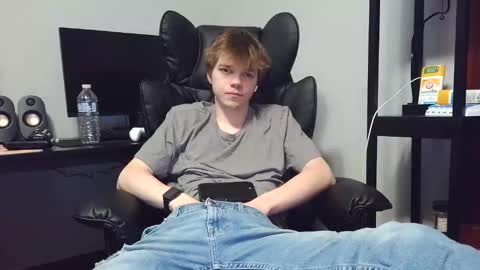 Snapshot of bobby72738 chatting on 12/01/25, 04:06 bobby72738 online show from 12/01/25, 04:06