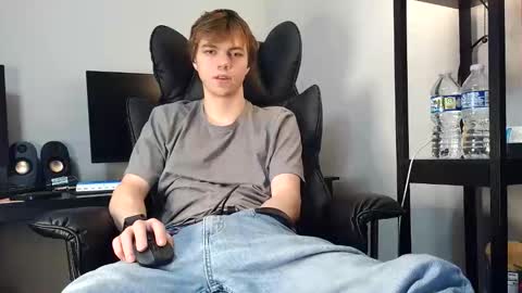 Snapshot of bobby72738 chatting on 12/05/25, 04:54 bobby72738 online show from 12/05/25, 04:54