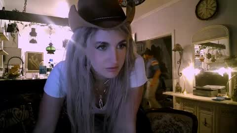 Bobby and Sadie online show from 05/25/26, 04:18