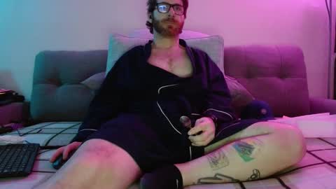 Snapshot of bobbyenglish69 chatting on 02/12/25, 10:46 Bobby English online show from 02/12/25, 10:46