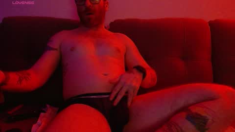 Snapshot of bobbyenglish69 chatting on 11/02/25, 08:28 Bobby English online show from 11/02/25, 08:28