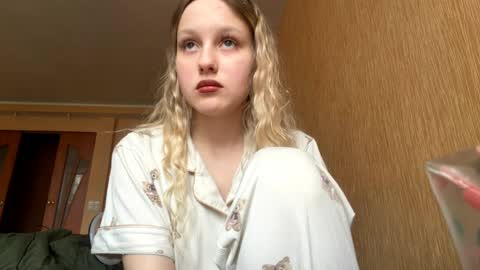 Snapshot of bobettesplane chatting on 04/01/26, 06:58 Nina online show from 04/01/26, 06:58