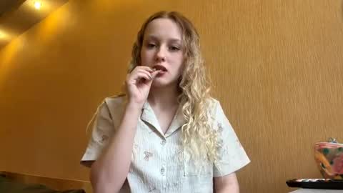 Snapshot of bobettesplane chatting on 04/09/26, 07:03 Nina online show from 04/09/26, 07:03