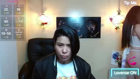 Paris online show from 12/14/25, 03:23