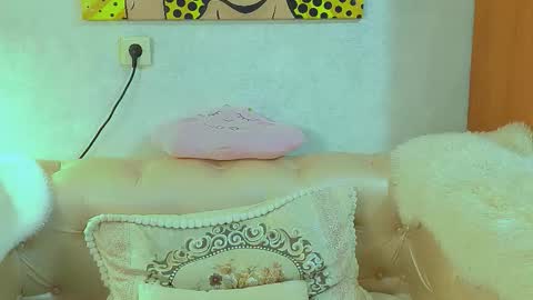 Mia online show from 03/27/26, 01:55