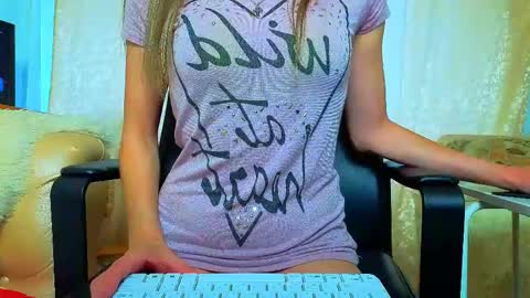 Mia online show from 05/24/26, 03:11