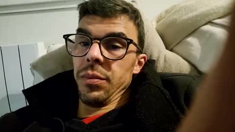 Snapshot of bomale89 chatting on 02/14/25, 10:25 bomale89 online show from 02/14/25, 10:25