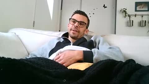 Snapshot of bomale89 chatting on 02/21/25, 12:28 bomale89 online show from 02/21/25, 12:28