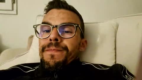 Snapshot of bomale89 chatting on 10/31/25, 09:16 bomale89 online show from 10/31/25, 09:16