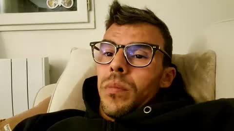 Snapshot of bomale89 chatting on 11/03/25, 08:10 bomale89 online show from 11/03/25, 08:10