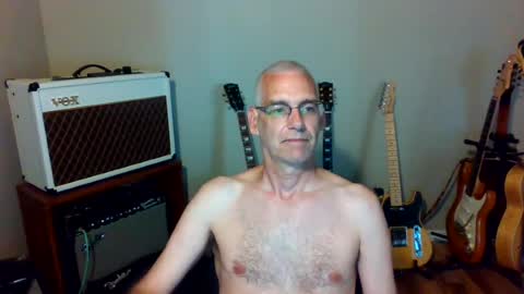 Snapshot of bomec40 chatting on 07/20/26, 11:23 Carl online show from 07/20/26, 11:23