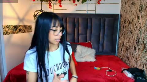 Snapshot of bonie_wills chatting on 04/06/26, 12:28 BONIE WILLS online show from 04/06/26, 12:28