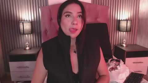 Snapshot of bonnali_lune chatting on 10/07/25, 10:29 bonnali_lune online show from 10/07/25, 10:29