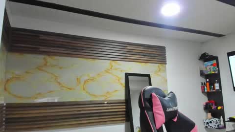 Snapshot of bonnie_bu chatting on 11/12/25, 07:03 becky online show from 11/12/25, 07:03