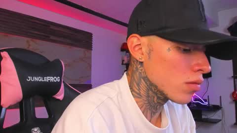 Snapshot of bonnie_bu chatting on 11/17/25, 12:27 becky online show from 11/17/25, 12:27