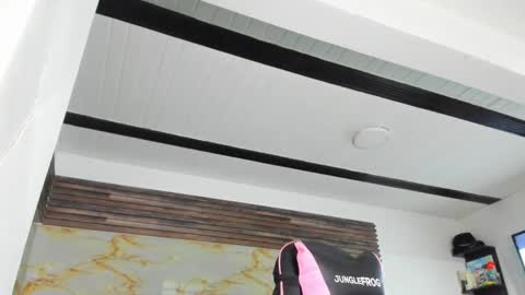 Snapshot of bonnie_bu chatting on 11/18/25, 06:12 becky online show from 11/18/25, 06:12