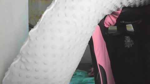 Snapshot of bonnie_bu chatting on 11/21/25, 07:01 becky online show from 11/21/25, 07:01