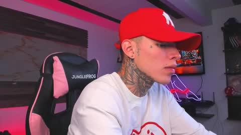 Snapshot of bonnie_bu chatting on 11/24/25, 07:46 becky online show from 11/24/25, 07:46