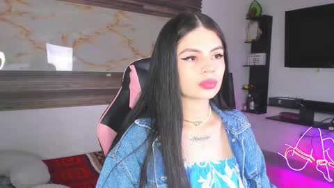 Snapshot of bonnie_bu chatting on 12/14/25, 08:13 becky online show from 12/14/25, 08:13