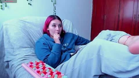 Bonnie Help me reach 500 likes online show from 01/31/25, 08:33