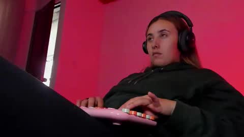 Bonnie Help me reach 500 likes online show from 12/22/25, 09:23